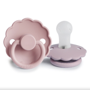 FRIGG Daisy - Round Silicone 2-Pack čiulptukai - Baby Pink/Soft lilac FRIGG Daisy - Round Silicone 2-Pack čiulptukai - Baby Pink/Soft lilac