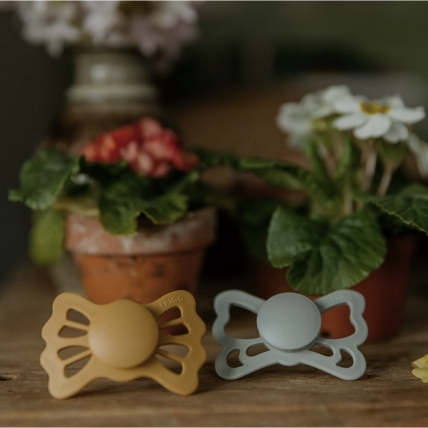 FRIGG Butterfly - Silicone ortodontinis čiulptukas - Powder Blue 3