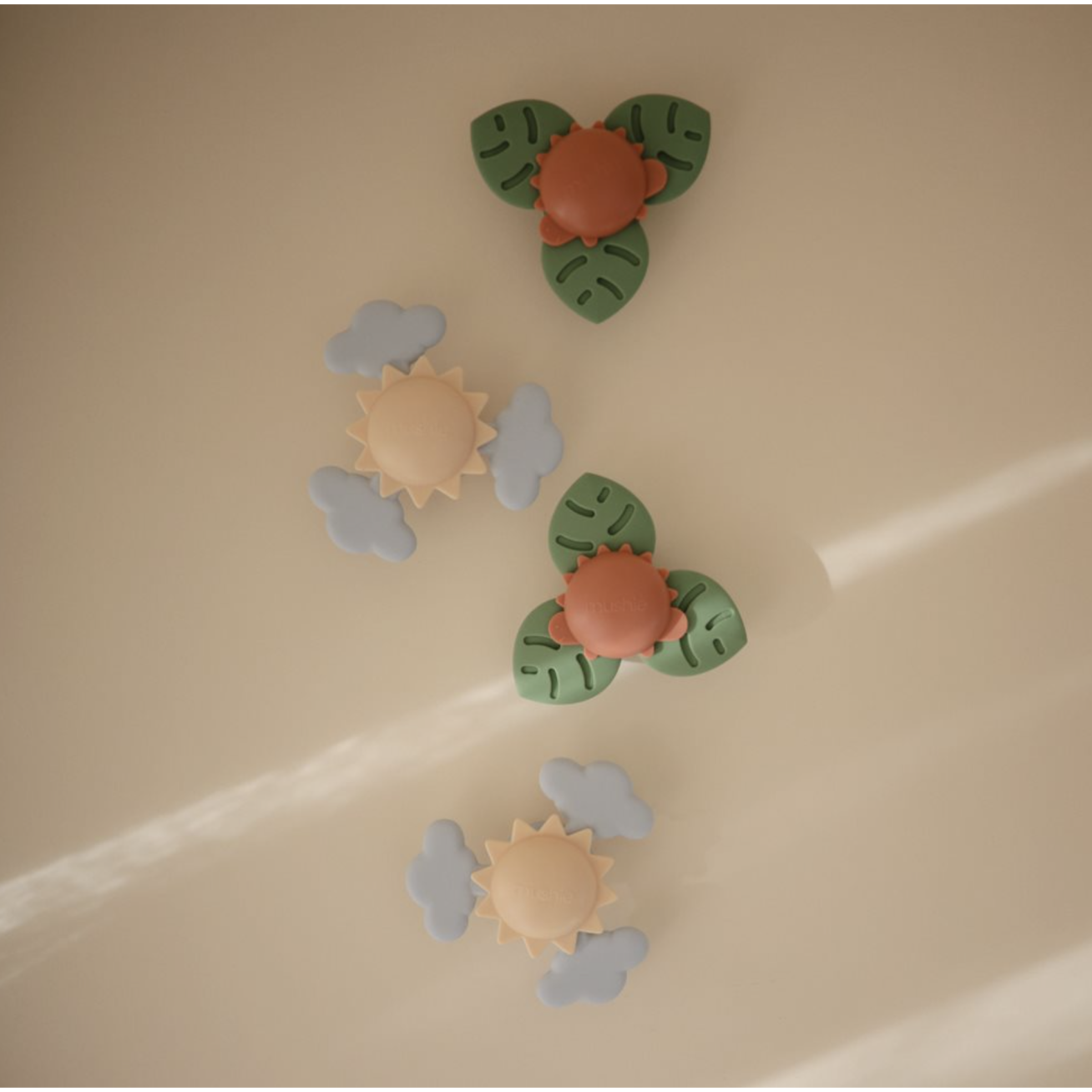 Mushie prilimpantis sukamasis žaislas (spinner) 9