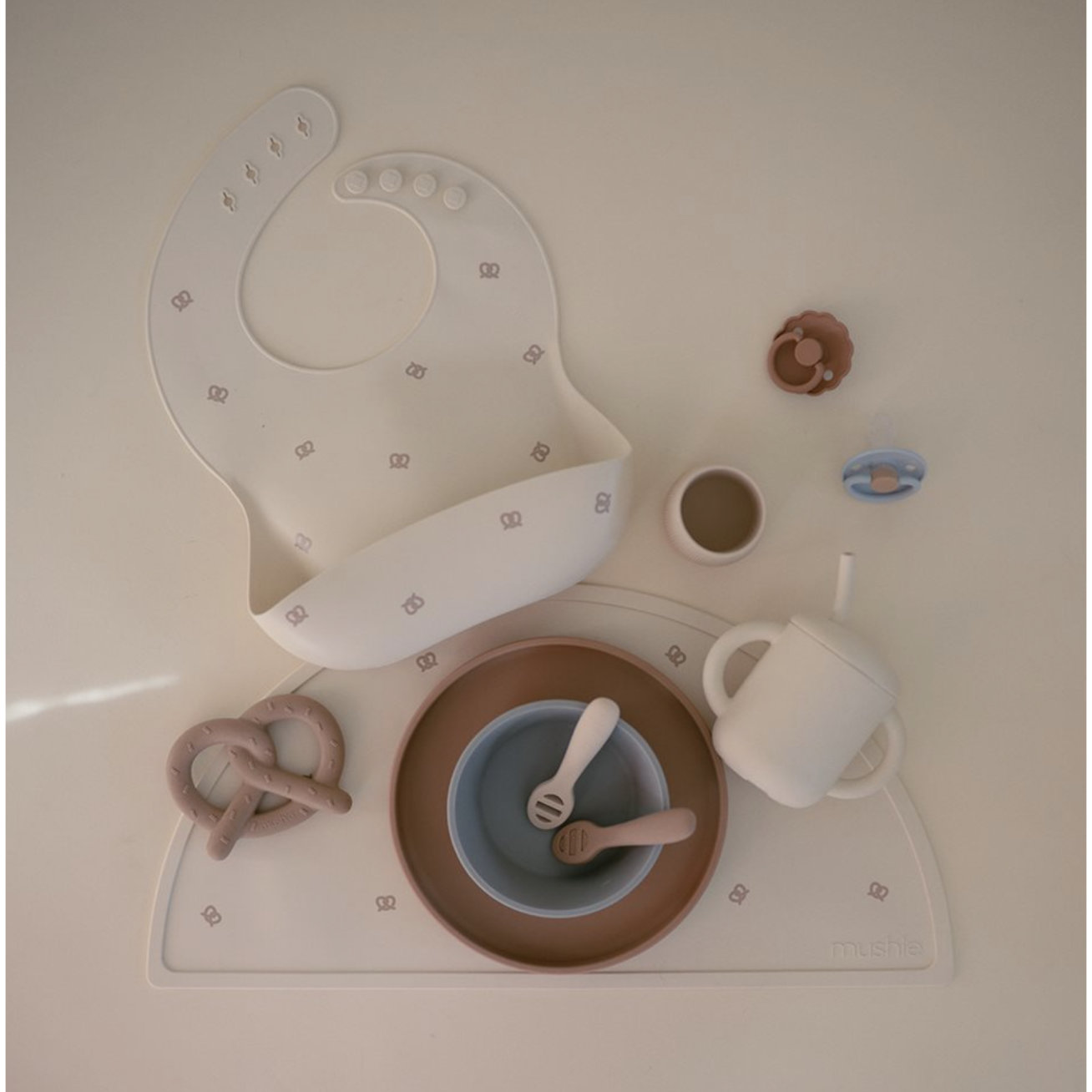 MUSHIE SILIKONINIS PADĖKLIUKAS Crowns 3 MUSHIE SILIKONINIS PADĖKLIUKAS Crowns 3