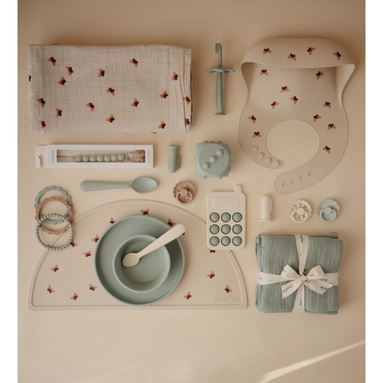 MUSHIE SILIKONINIS PADĖKLIUKAS LILAC FLOWERS 4 MUSHIE SILIKONINIS PADĖKLIUKAS LILAC FLOWERS 4